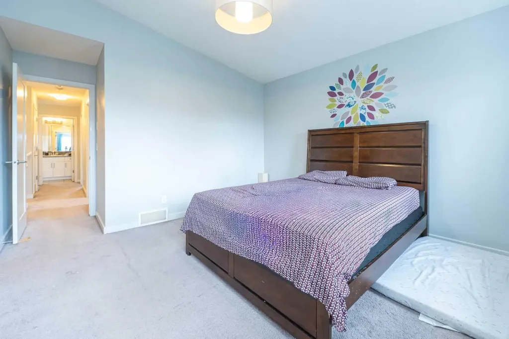 75 Ravensmoor Manor SE Airdrie AB T4A 0J7