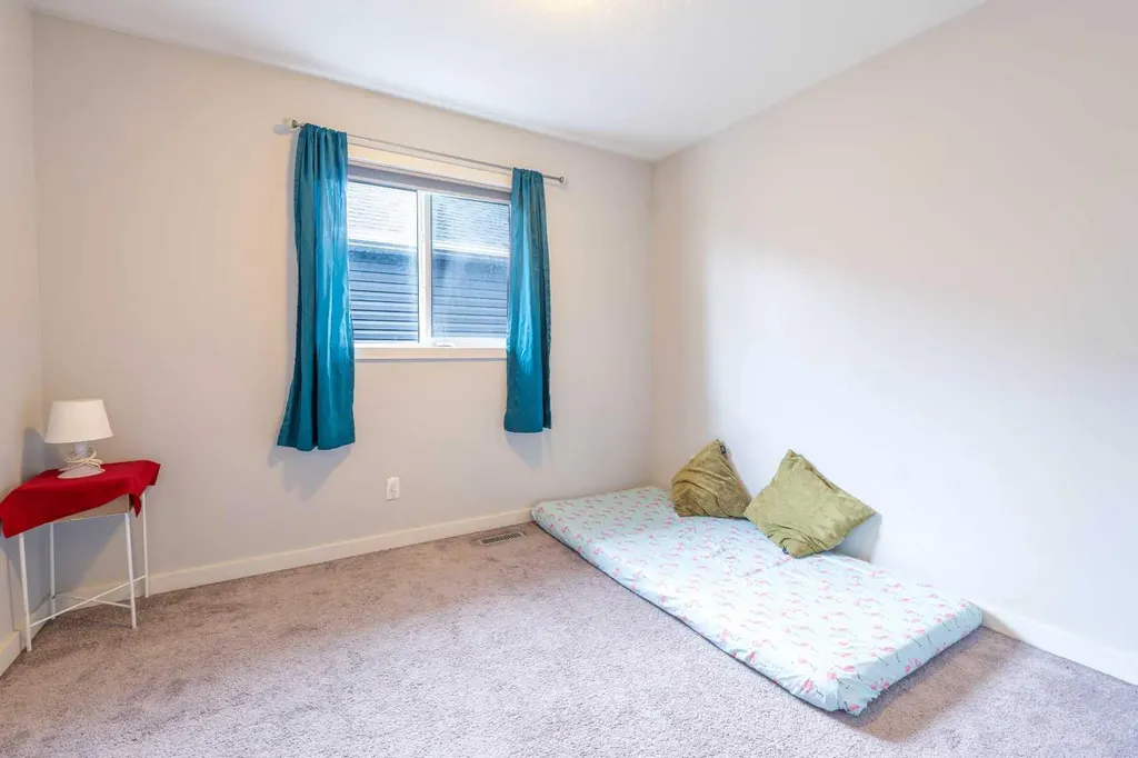 75 Ravensmoor Manor SE Airdrie AB T4A 0J7