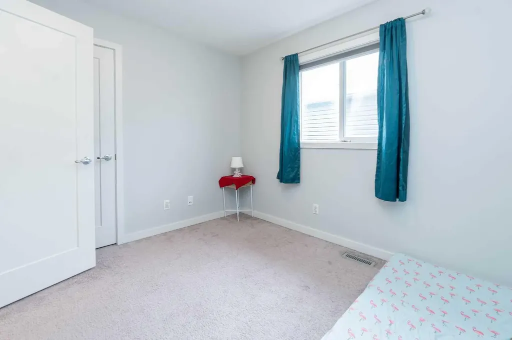 75 Ravensmoor Manor SE Airdrie AB T4A 0J7