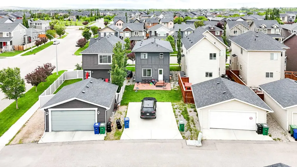 75 Ravensmoor Manor SE Airdrie AB T4A 0J7