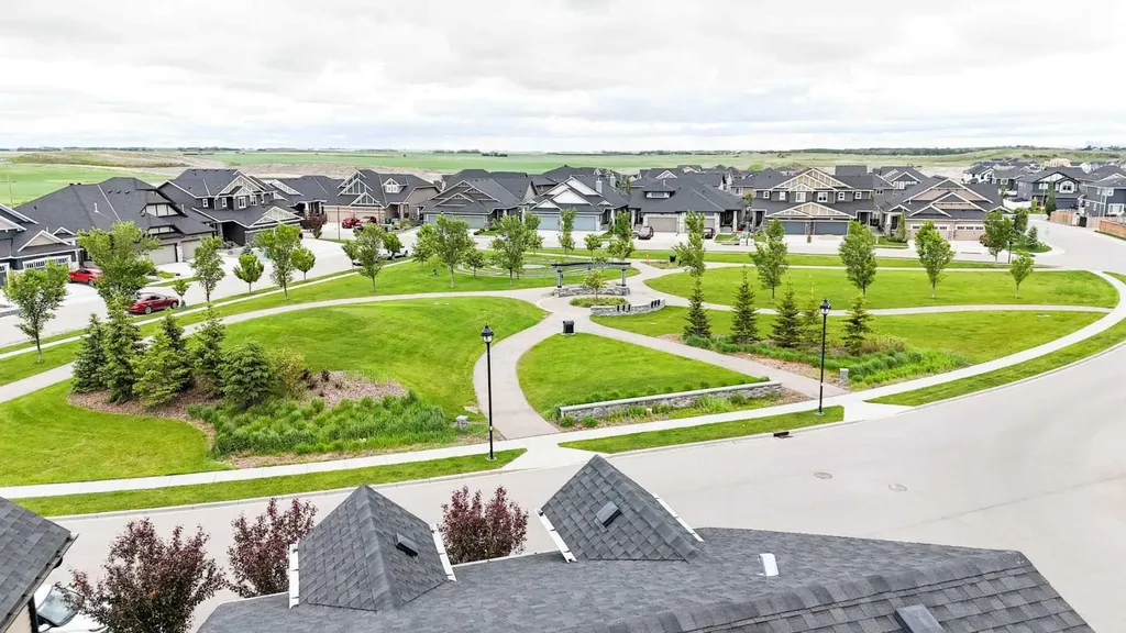 75 Ravensmoor Manor SE Airdrie AB T4A 0J7