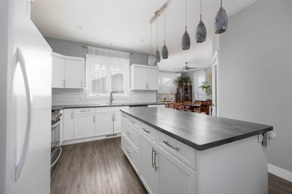 7423 Railway Avenue Fort Mcmurray AB T9H 1B6