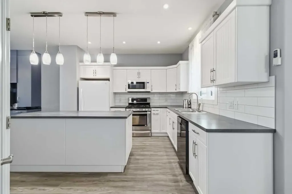 7423 Railway Avenue Fort Mcmurray AB T9H 1B6
