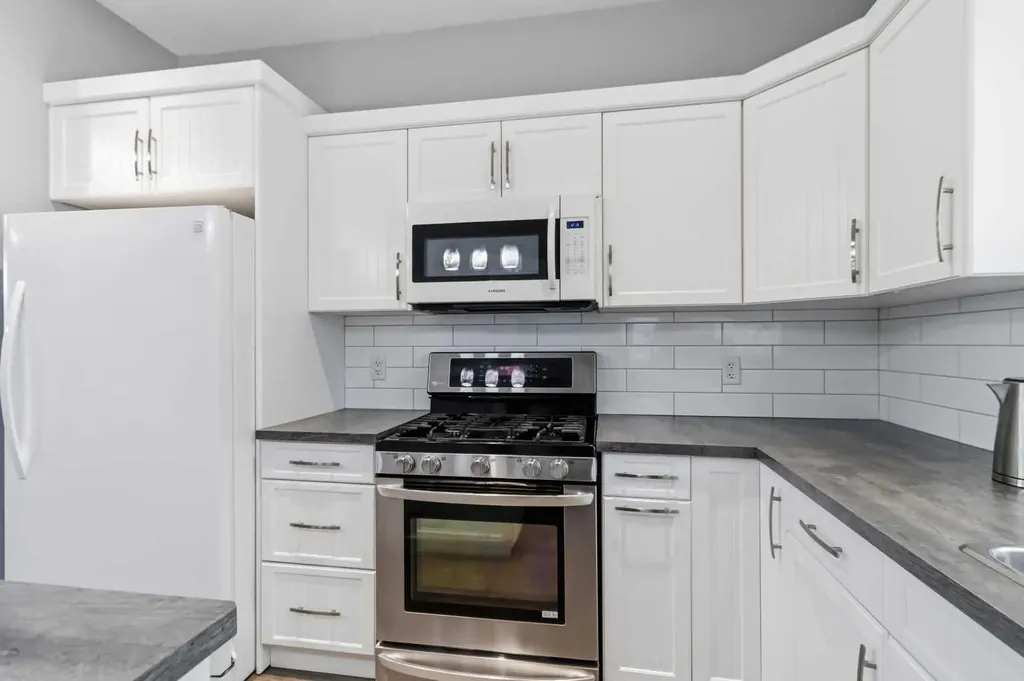 7423 Railway Avenue Fort Mcmurray AB T9H 1B6