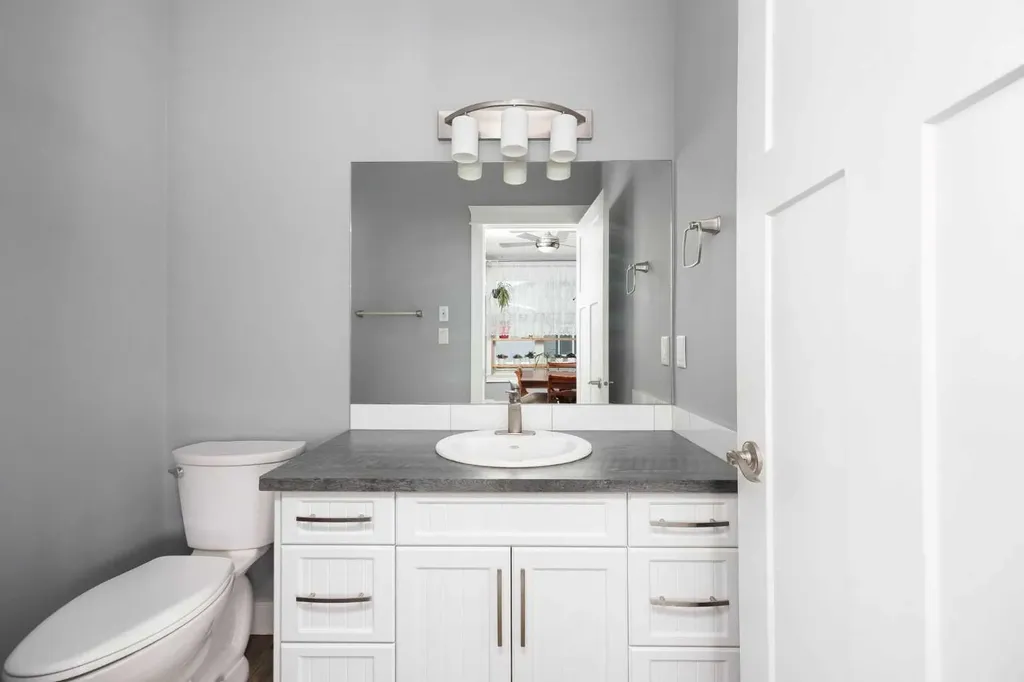 7423 Railway Avenue Fort Mcmurray AB T9H 1B6