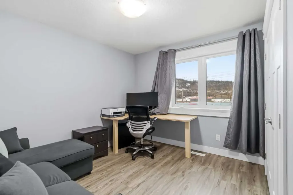 7423 Railway Avenue Fort Mcmurray AB T9H 1B6