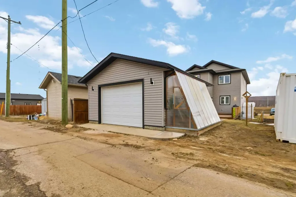 7423 Railway Avenue Fort Mcmurray AB T9H 1B6