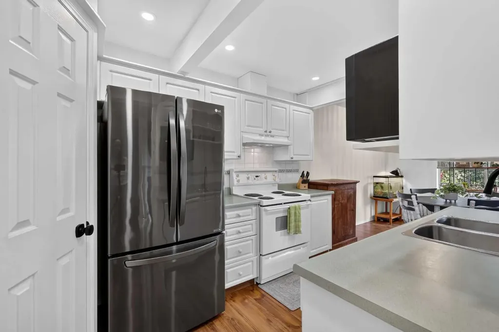 37 Beddington Gardens NE Calgary AB T3K4N9