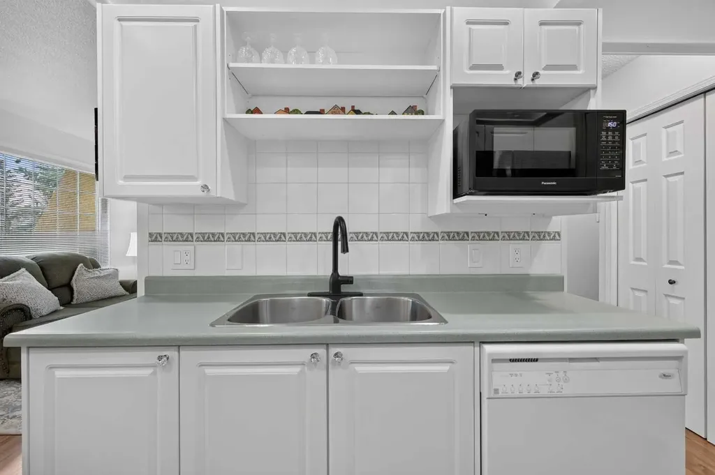 37 Beddington Gardens NE Calgary AB T3K4N9