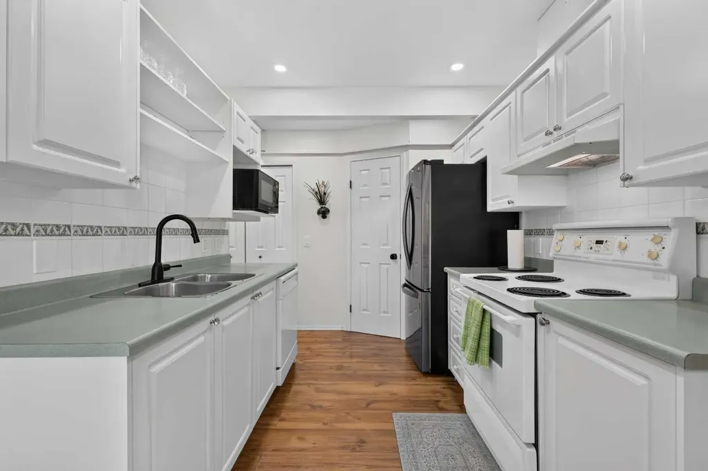 37 Beddington Gardens NE Calgary AB T3K4N9