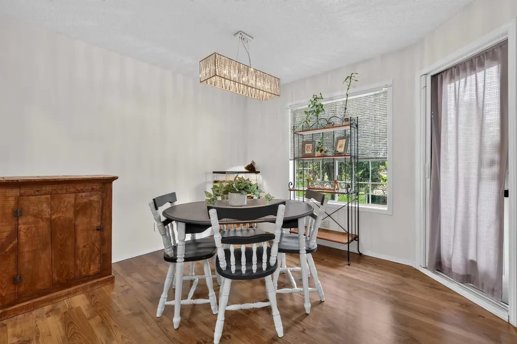 37 Beddington Gardens NE Calgary AB T3K4N9