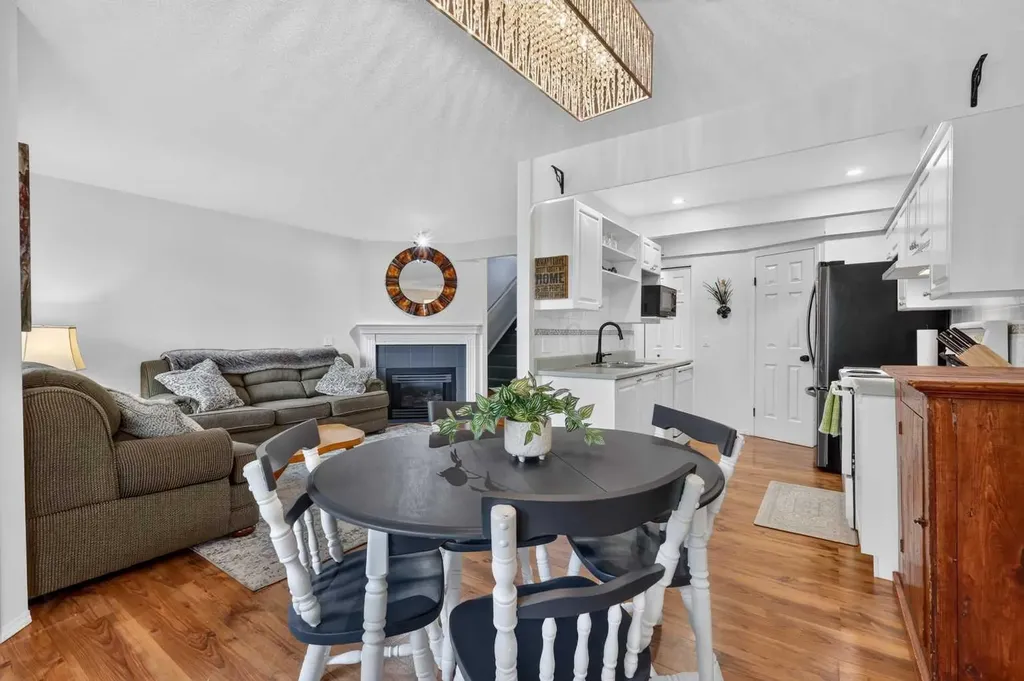 37 Beddington Gardens NE Calgary AB T3K4N9