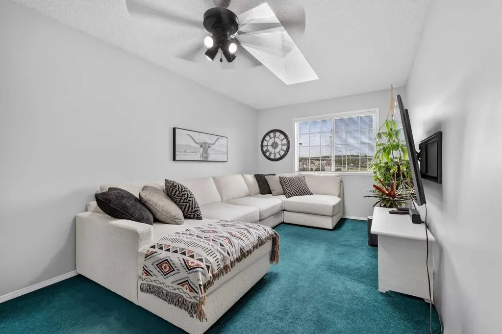 37 Beddington Gardens NE Calgary AB T3K4N9