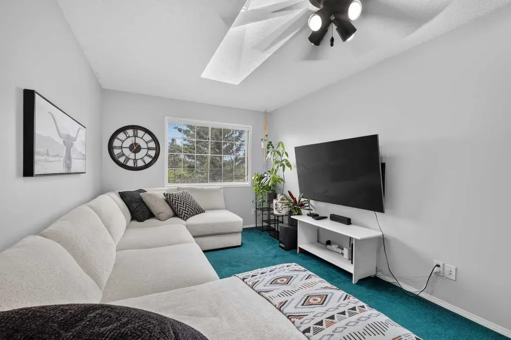 37 Beddington Gardens NE Calgary AB T3K4N9