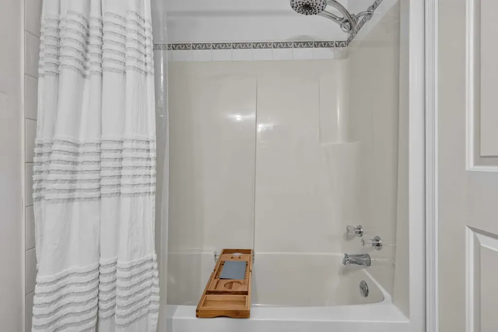37 Beddington Gardens NE Calgary AB T3K4N9