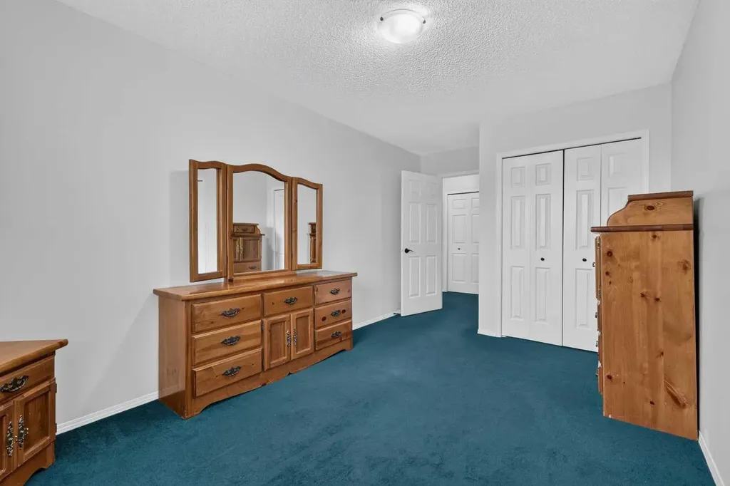 37 Beddington Gardens NE Calgary AB T3K4N9