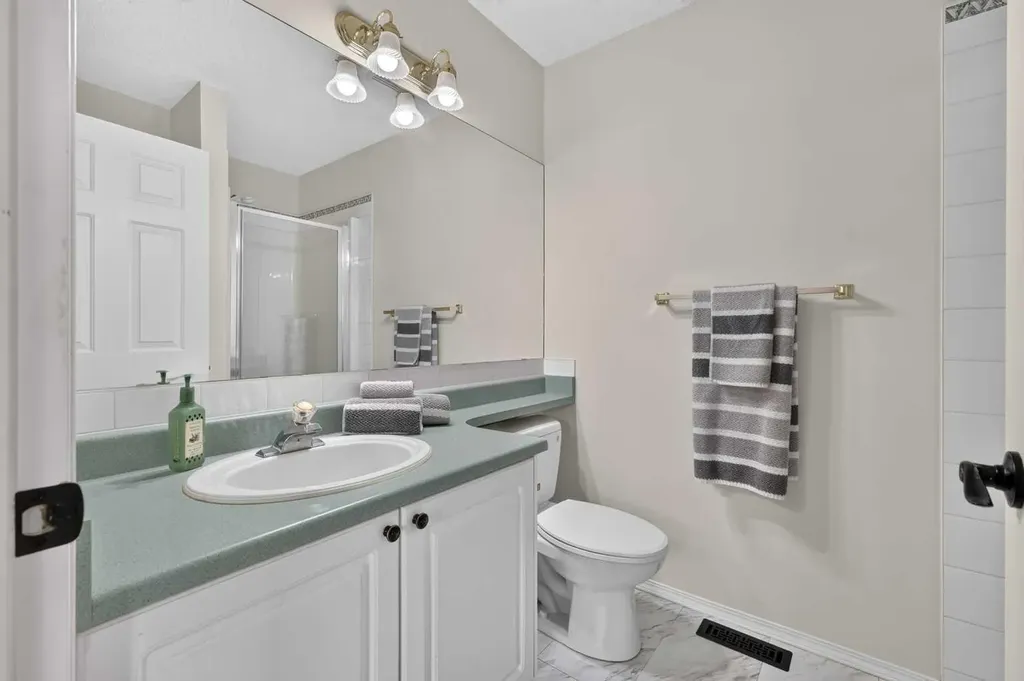 37 Beddington Gardens NE Calgary AB T3K4N9