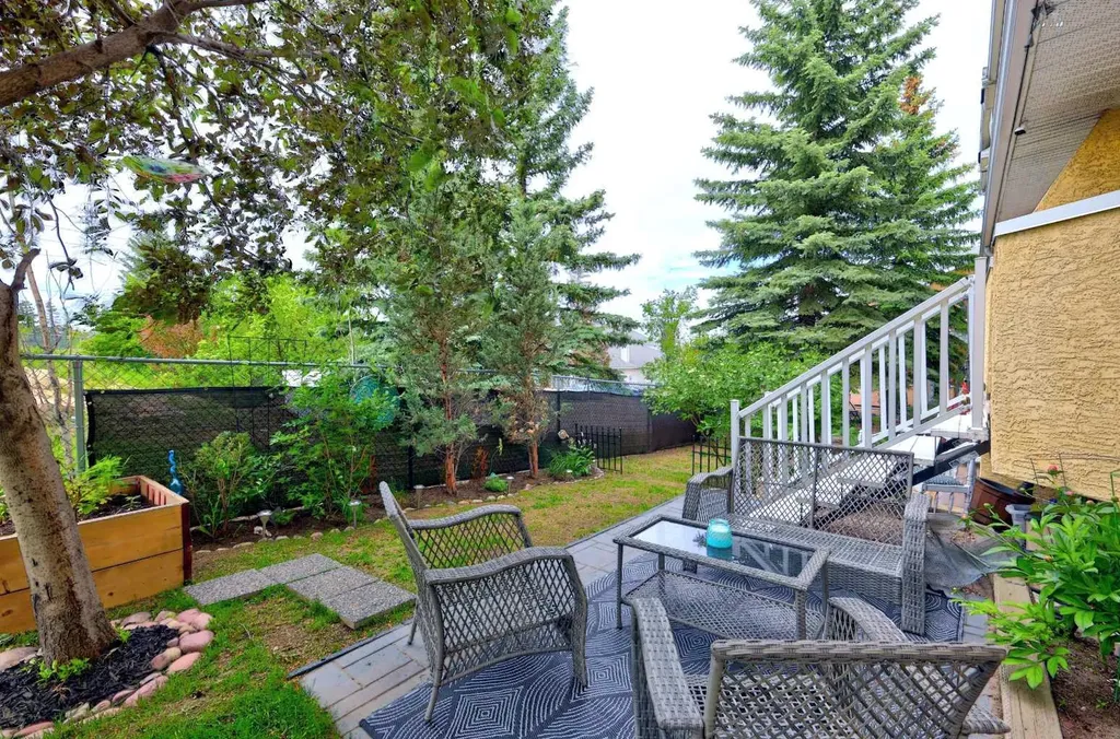 37 Beddington Gardens NE Calgary AB T3K4N9