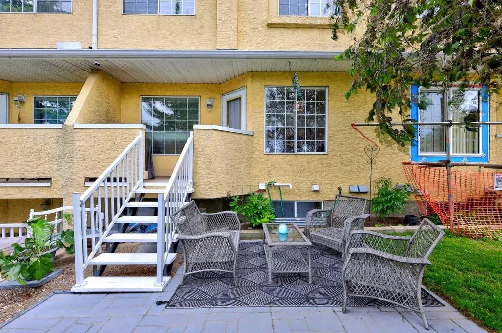 37 Beddington Gardens NE Calgary AB T3K4N9