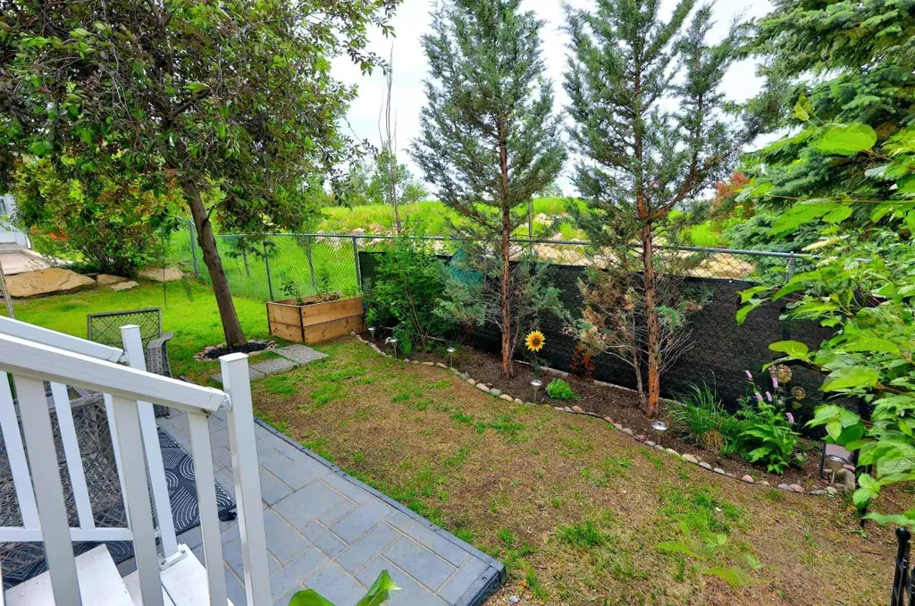 37 Beddington Gardens NE Calgary AB T3K4N9