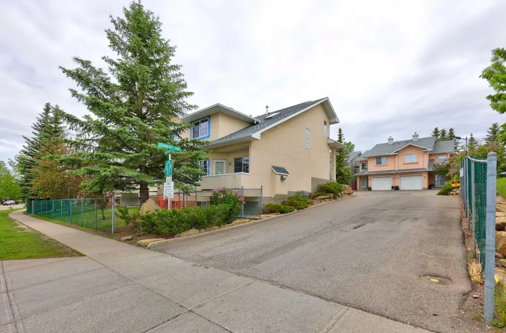 37 Beddington Gardens NE Calgary AB T3K4N9