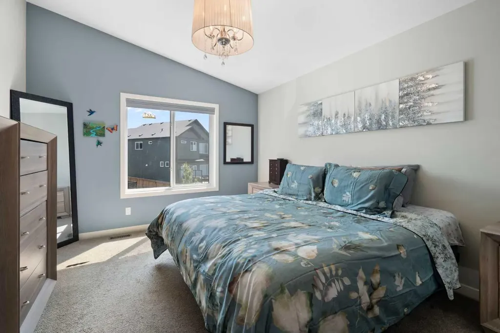 642 Kingsmere Way SE Airdrie AB T4A 0x7