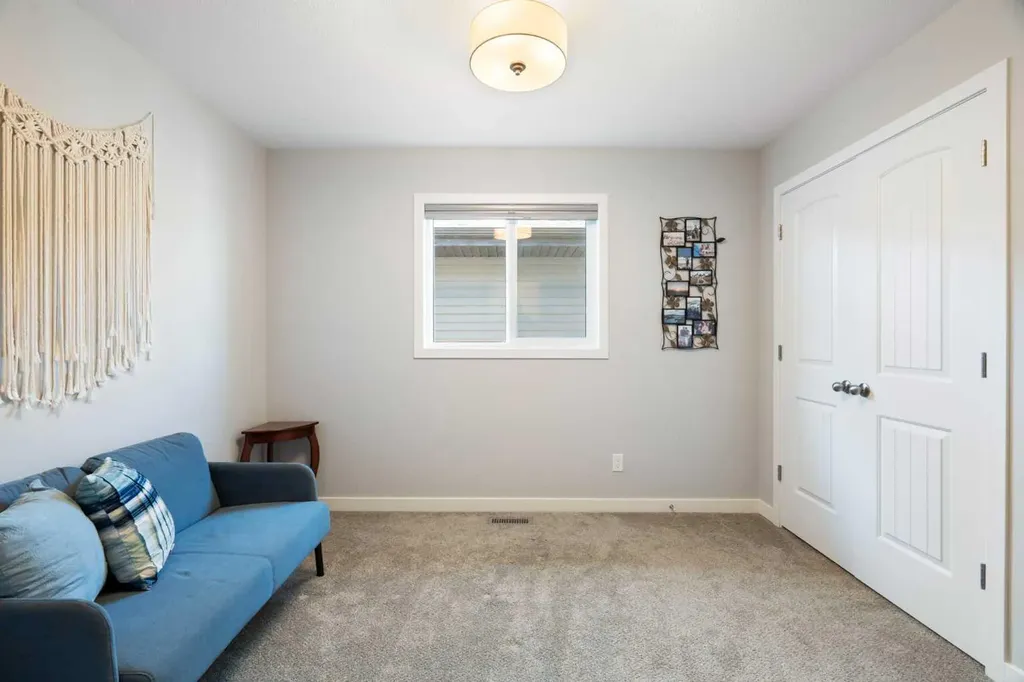 642 Kingsmere Way SE Airdrie AB T4A 0x7