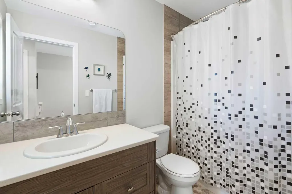 642 Kingsmere Way SE Airdrie AB T4A 0x7