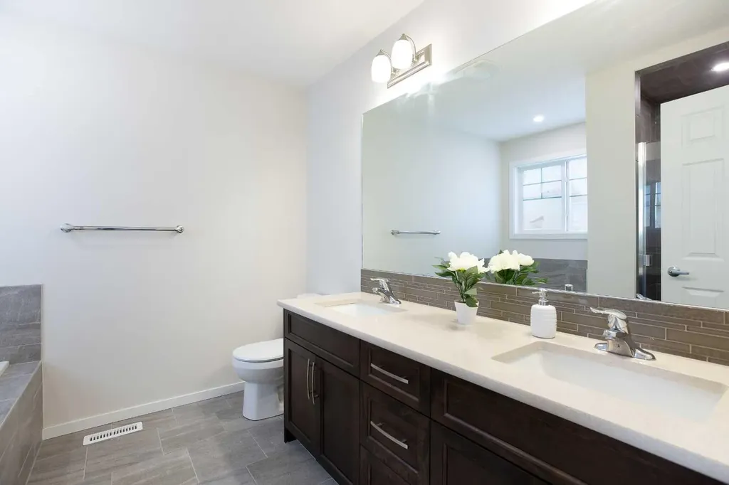 673 Windrow Manor SW Airdrie AB T4B5H5