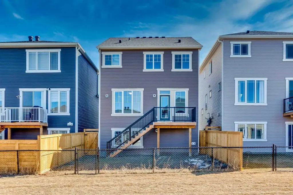673 Windrow Manor SW Airdrie AB T4B5H5