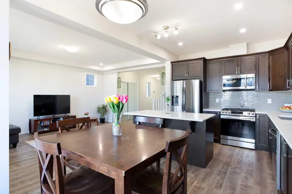 673 Windrow Manor SW Airdrie AB T4B5H5