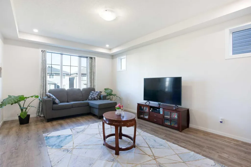 673 Windrow Manor SW Airdrie AB T4B5H5