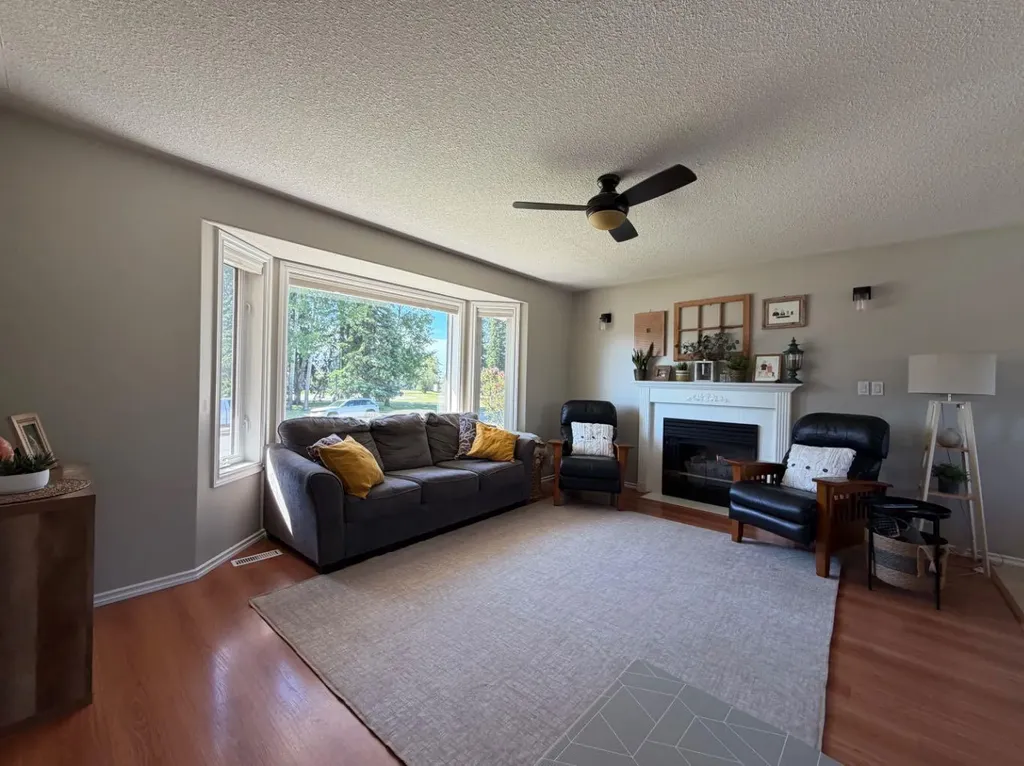 1658 Edson Drive Edson AB T7E 1G7