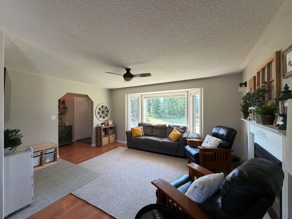 1658 Edson Drive Edson AB T7E 1G7