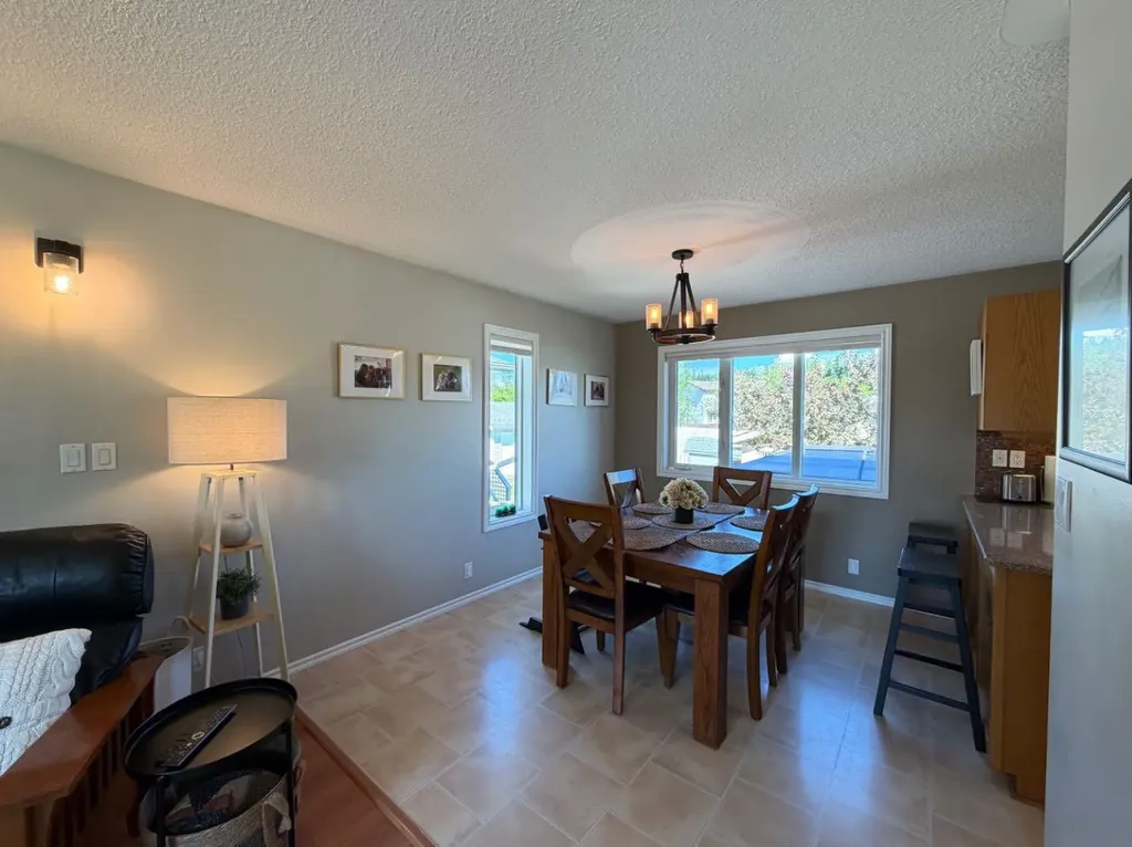 1658 Edson Drive Edson AB T7E 1G7