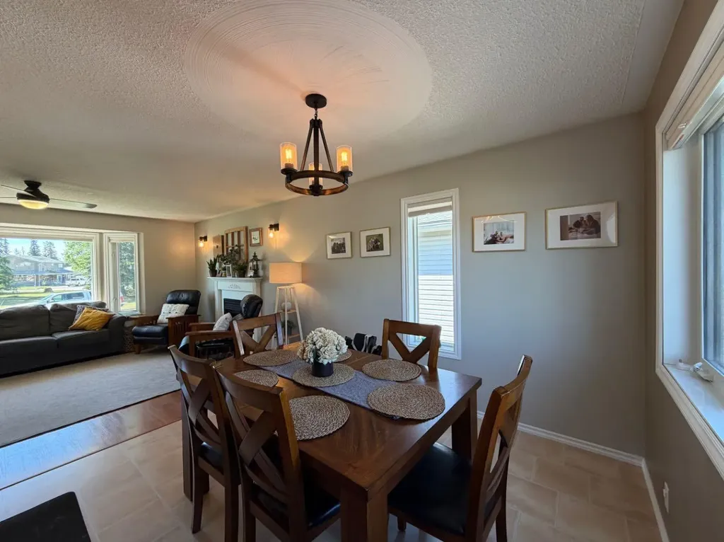 1658 Edson Drive Edson AB T7E 1G7