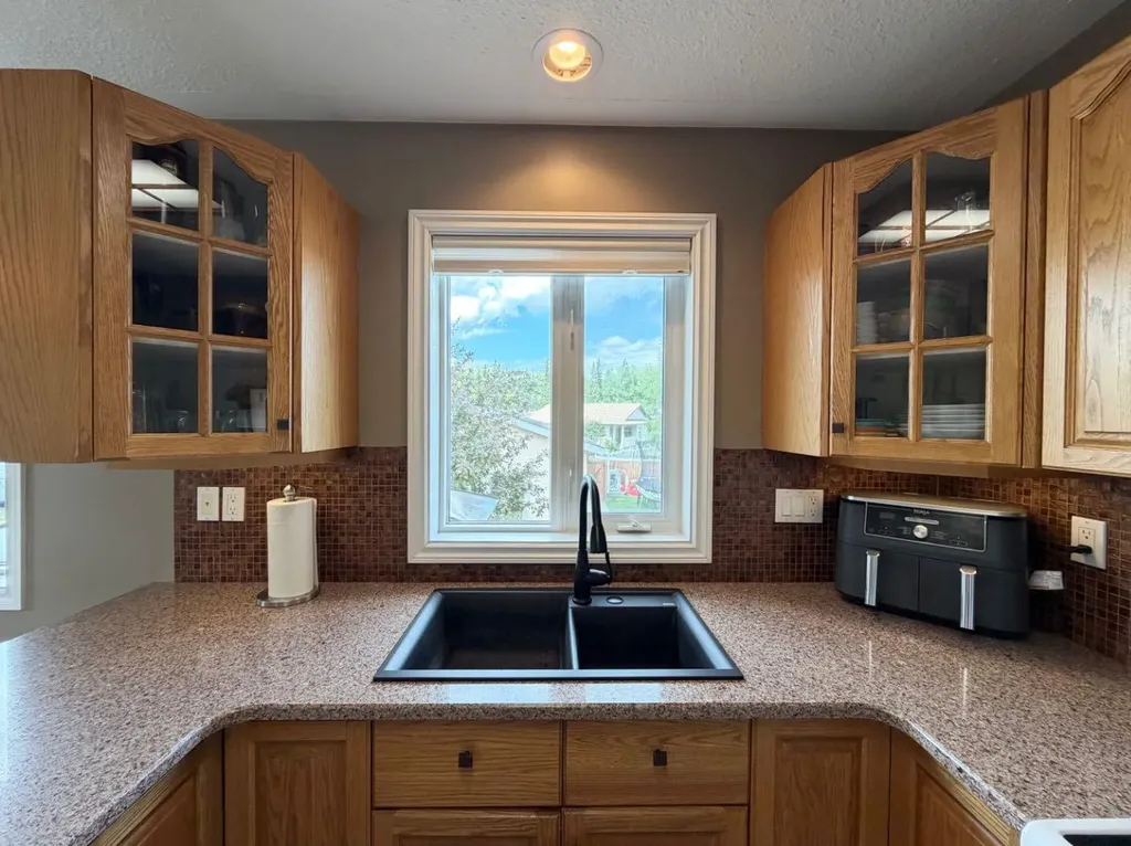 1658 Edson Drive Edson AB T7E 1G7