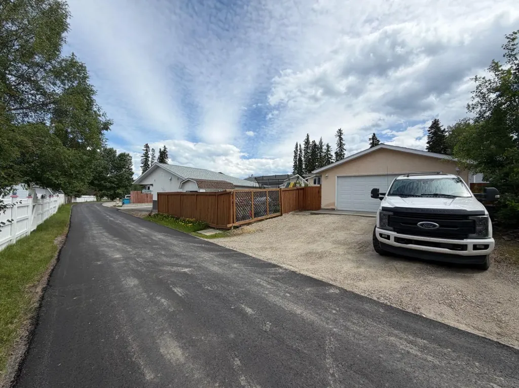 1658 Edson Drive Edson AB T7E 1G7