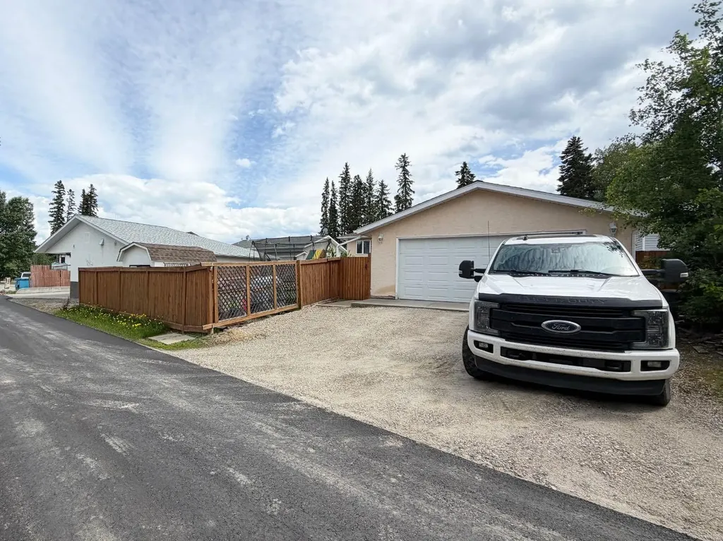 1658 Edson Drive Edson AB T7E 1G7