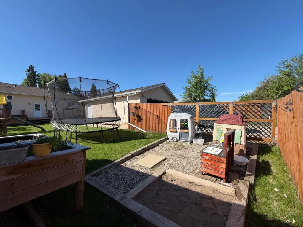 1658 Edson Drive Edson AB T7E 1G7