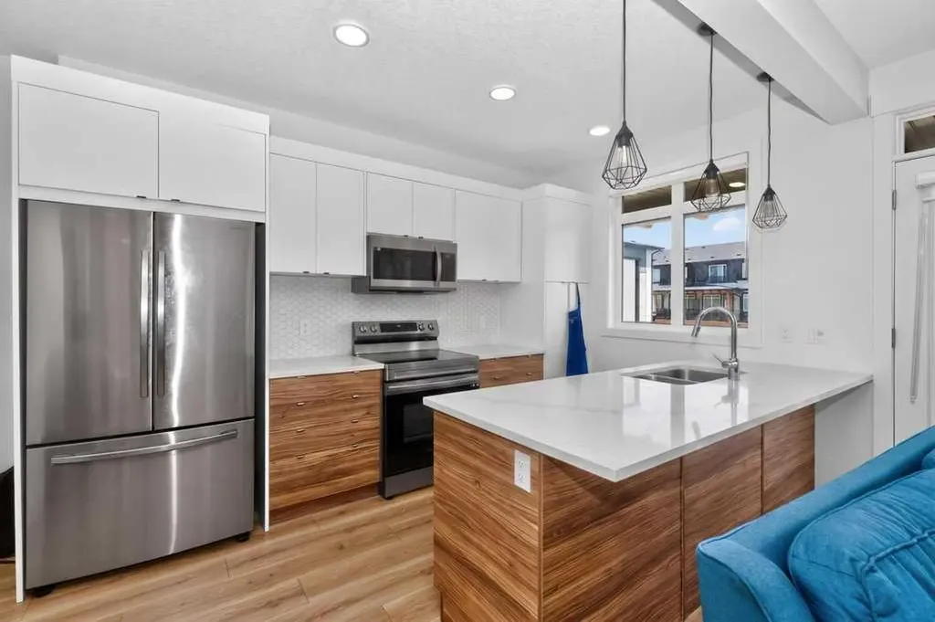 10060 46 Street NE Calgary AB T3J2H8