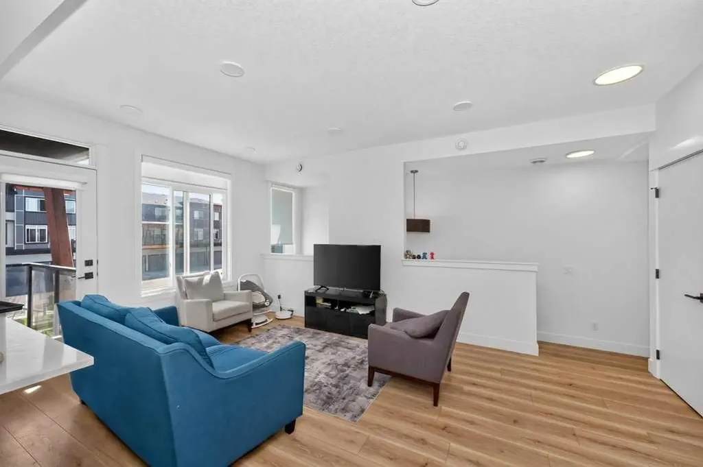 10060 46 Street NE Calgary AB T3J2H8