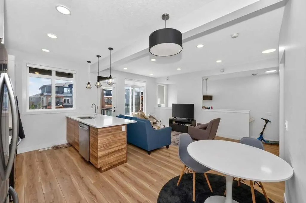 10060 46 Street NE Calgary AB T3J2H8