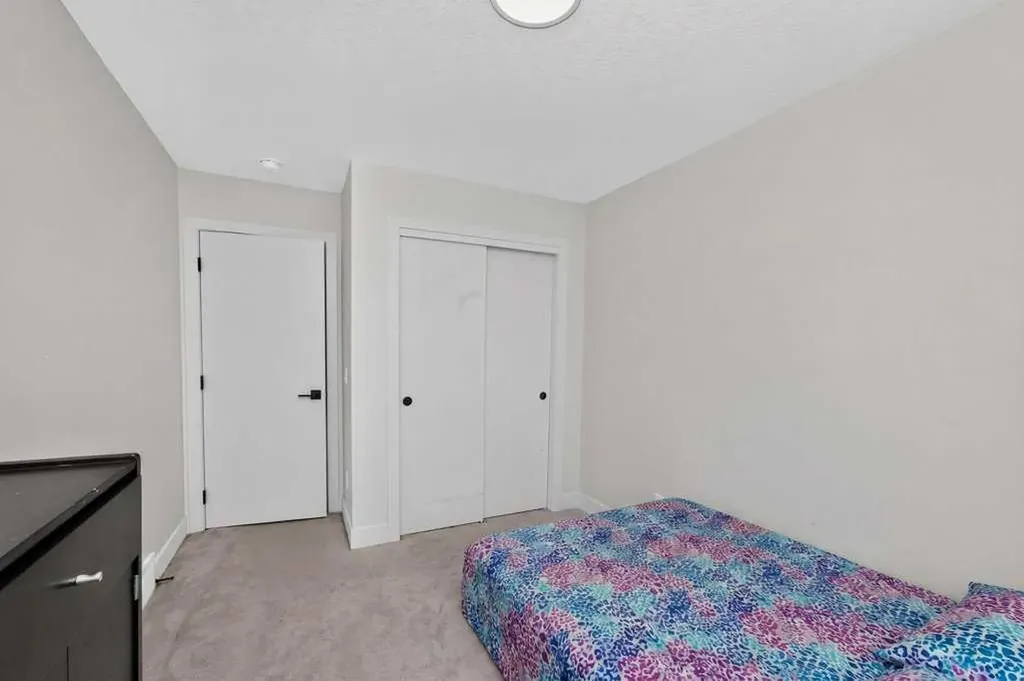 10060 46 Street NE Calgary AB T3J2H8