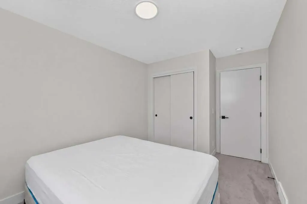 10060 46 Street NE Calgary AB T3J2H8
