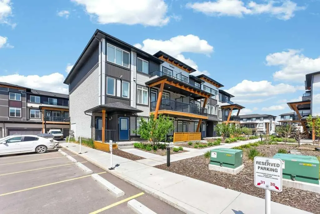 10060 46 Street NE Calgary AB T3J2H8