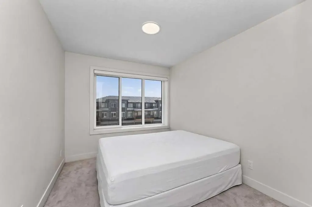 10060 46 Street NE Calgary AB T3J2H8