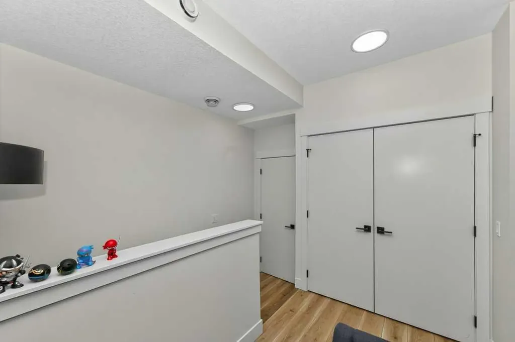 10060 46 Street NE Calgary AB T3J2H8