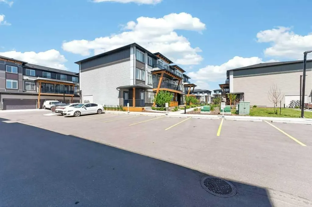 10060 46 Street NE Calgary AB T3J2H8