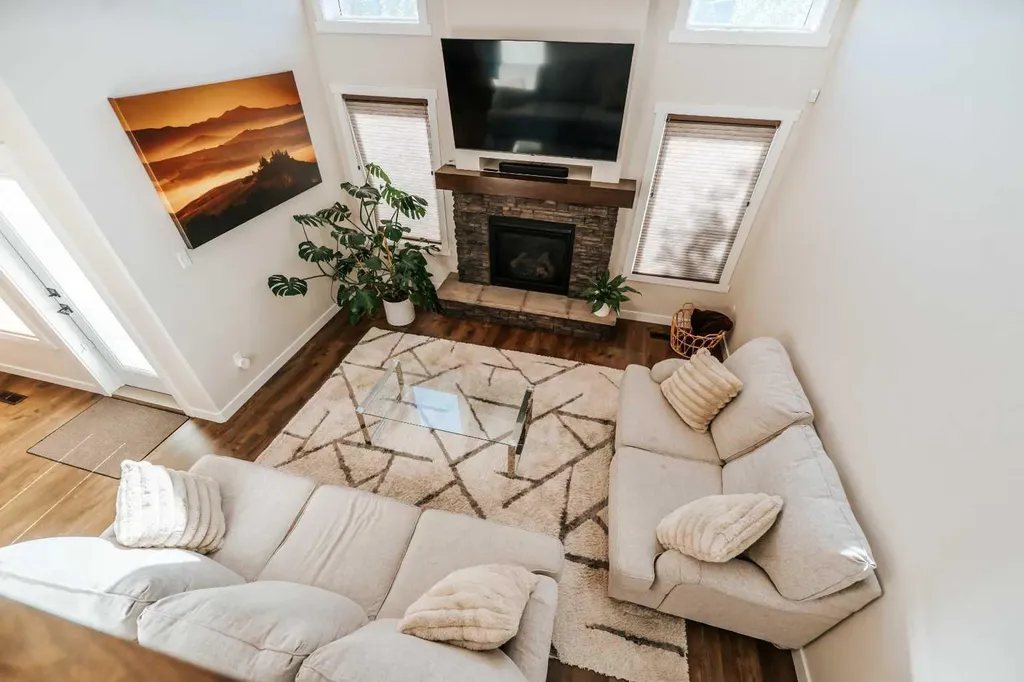 2723 45 Street S Lethbridge AB T1K 8J4